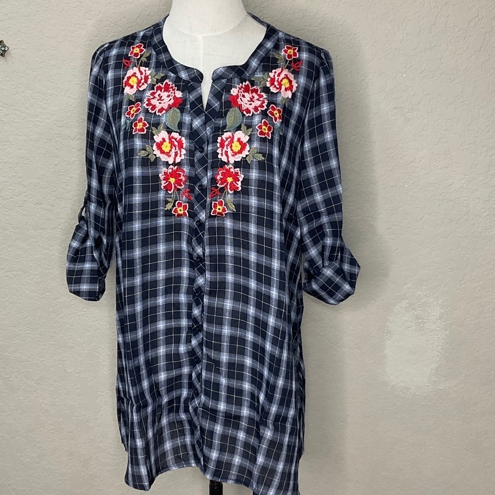 111 - ANDREE BY UNIT NWT Checkered Tunic with Floral Embroidery, Size S-L